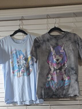 Anime Graphic Tie-Dye Tee — Gray with Purple & Teal Print
